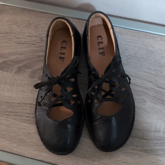 Clif Black Leather Lace Up Flats with Decorative Cutouts EU 36 - Picture 7 of 7